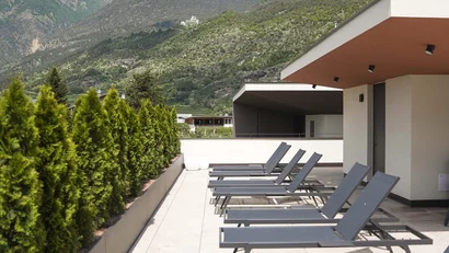 Residence Montani, Laces