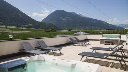 Residence Montani, Laces