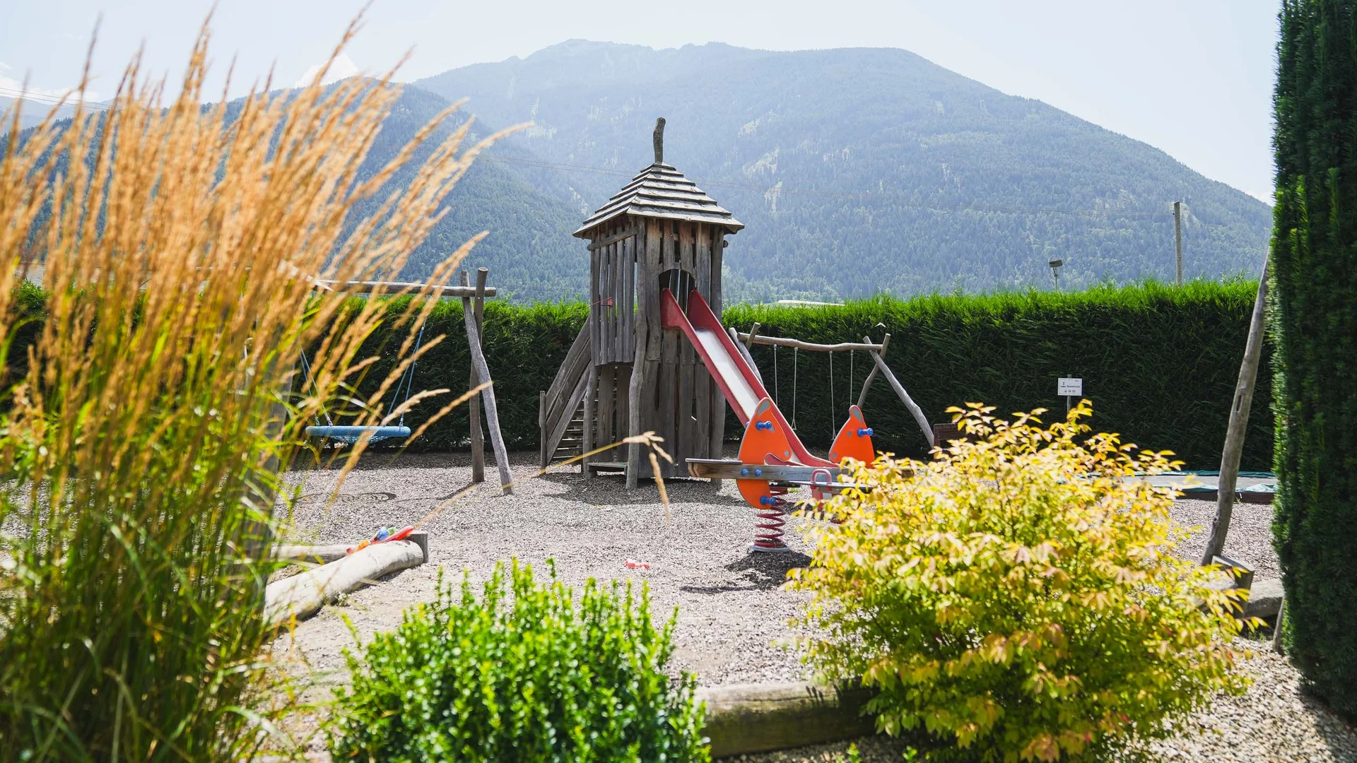 Residence Montani, Laces