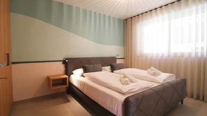 Residence Montani, Laces