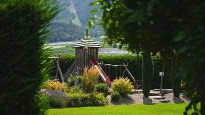 Residence Montani, Laces