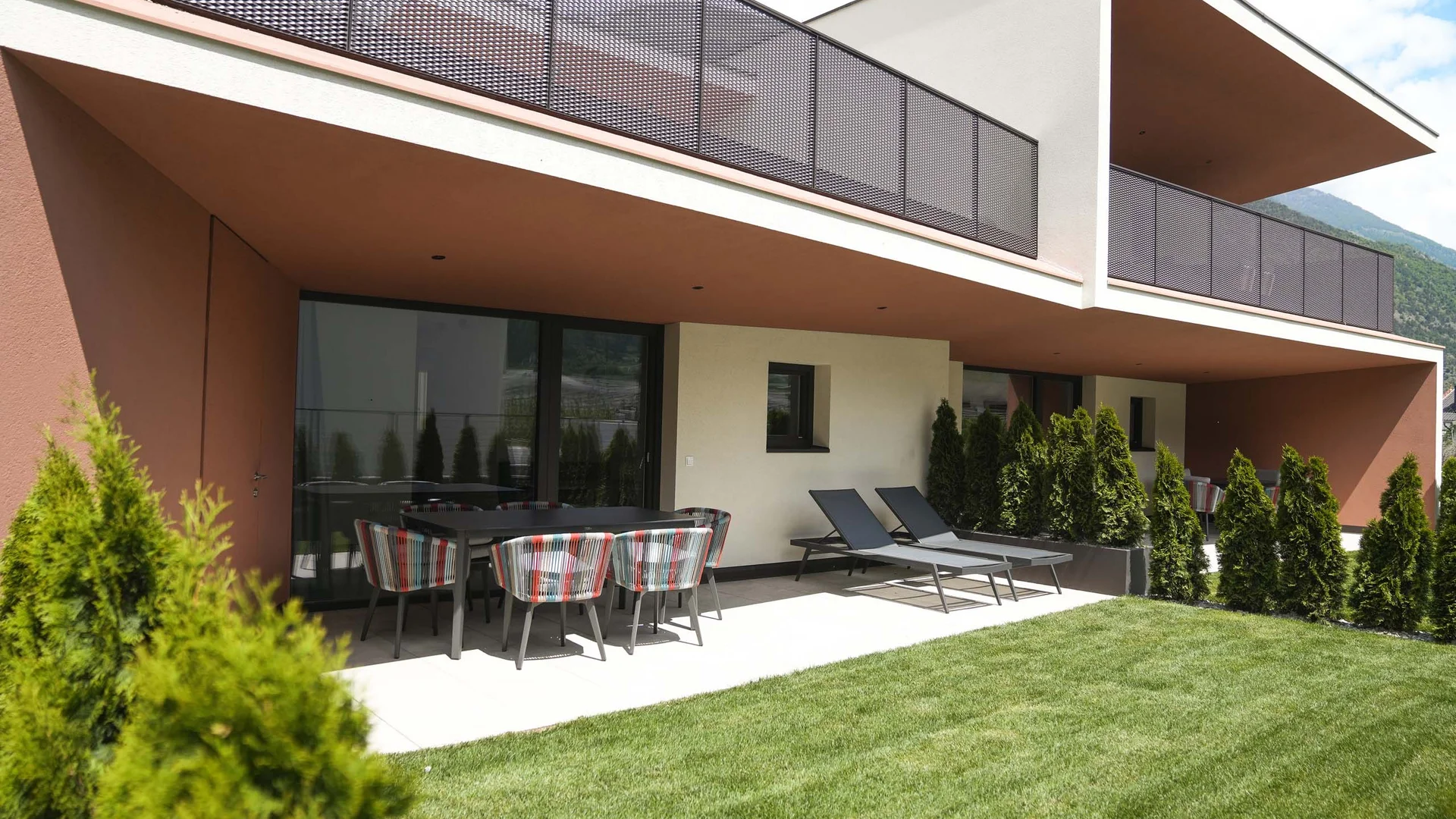 Residence Montani, Laces