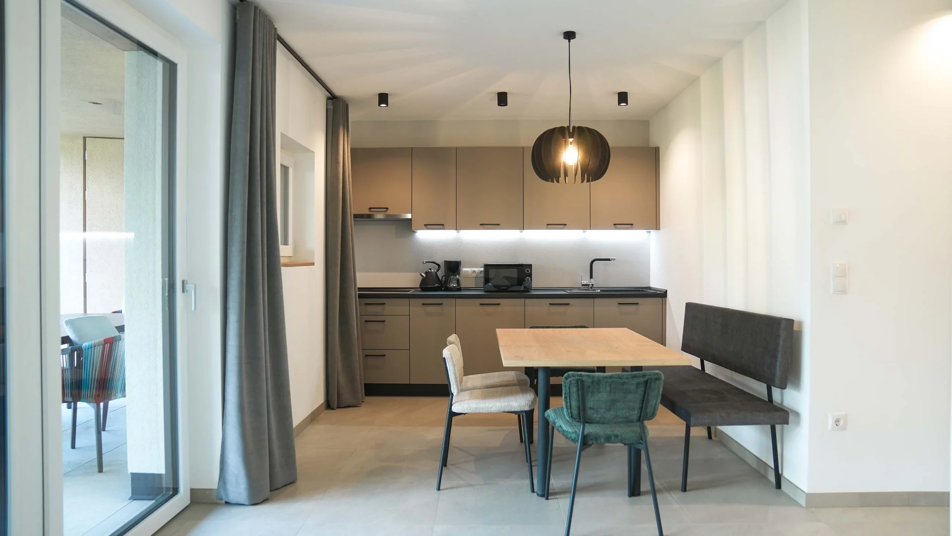 Residence Montani, Laces