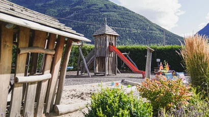 Residence Montani, Laces