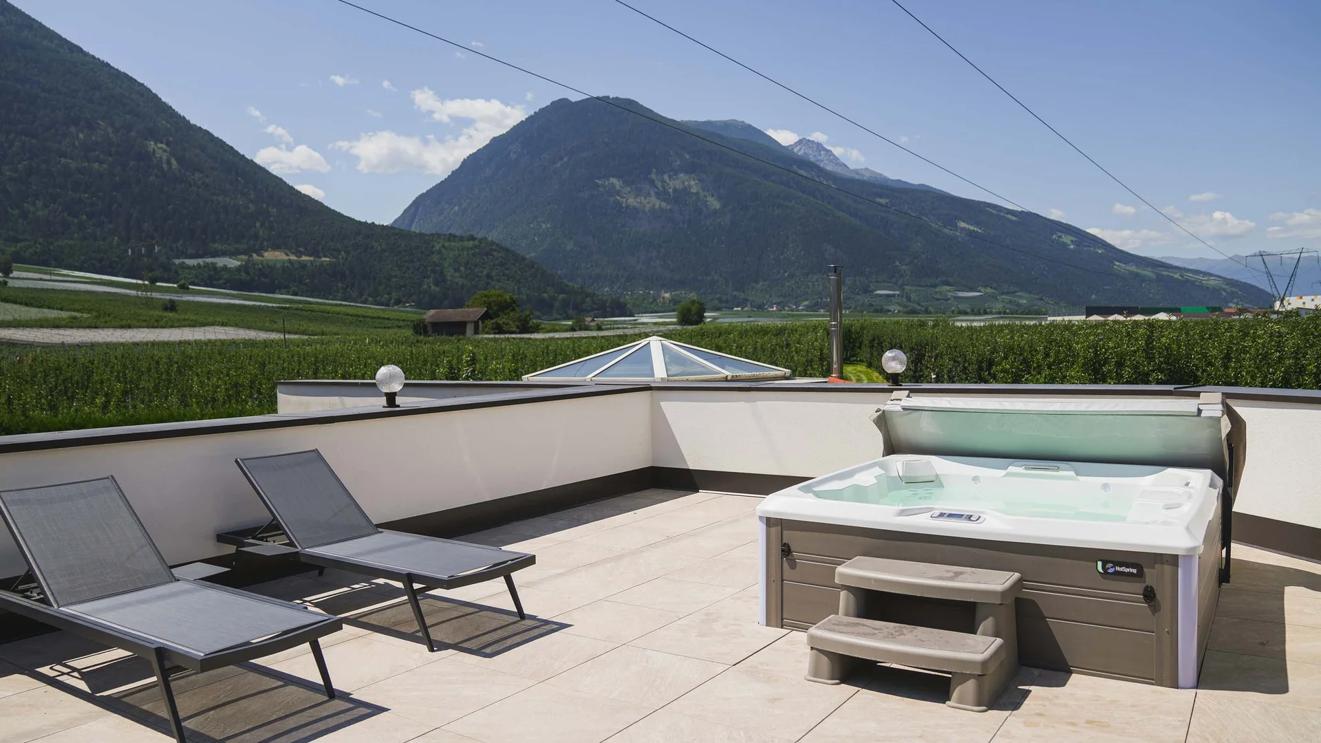 Residence Montani, Laces